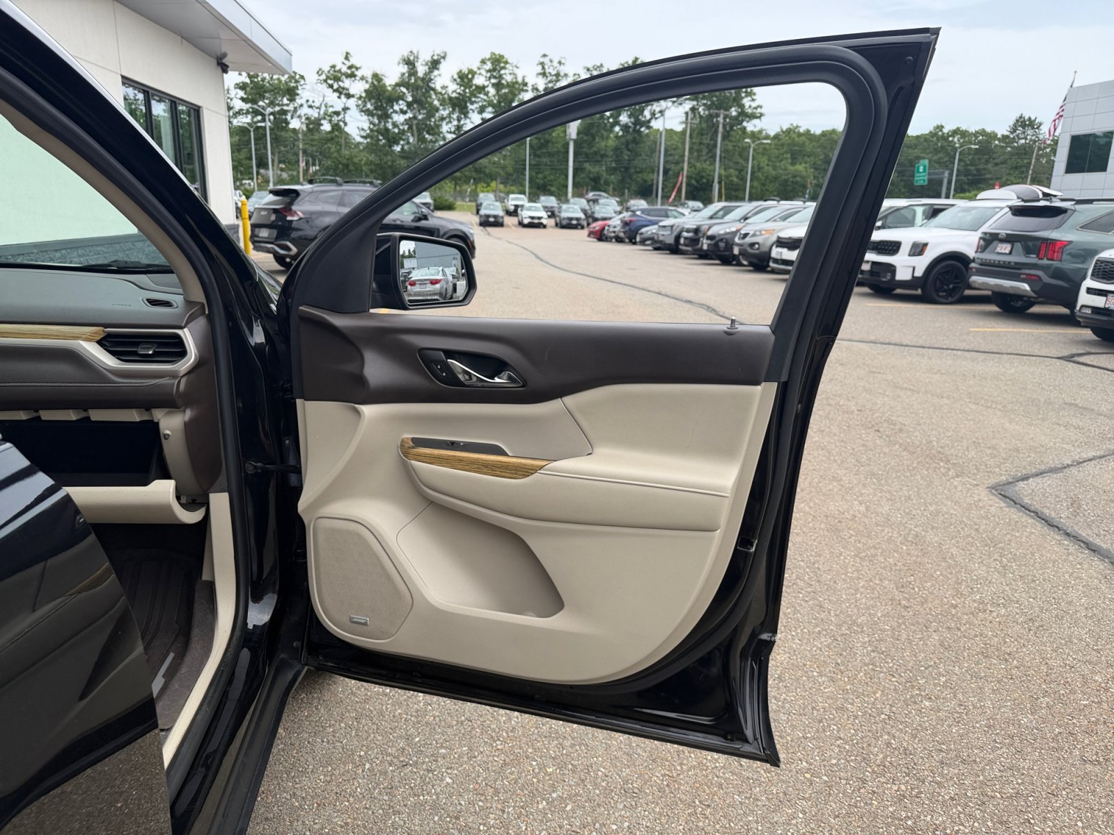 Used 2017 Ebony Twilight Metallic GMC Denali image 33