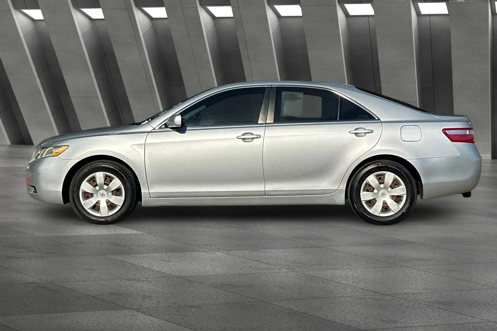 Used 2007 Silver Toyota LE image 8