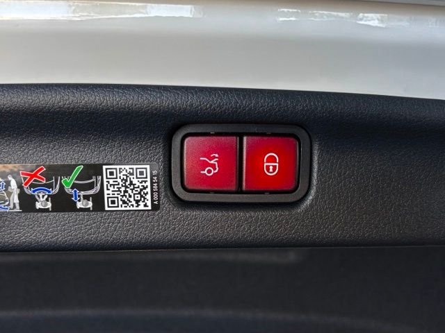 Used 2026 White Mercedes-Benz C 300 image 37