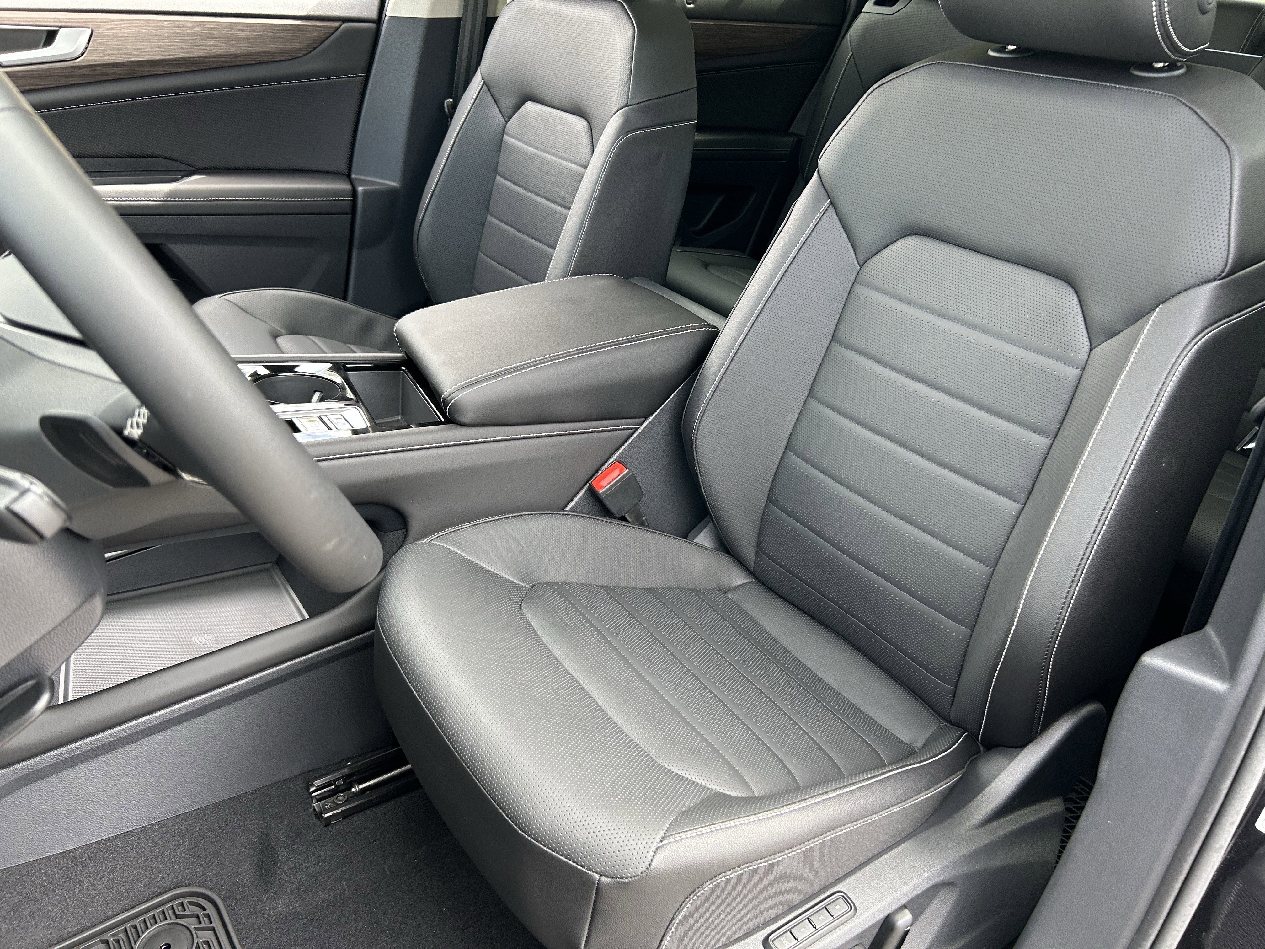 New 2026 Deep Black Pearl Volkswagen 2.0T SEL image 17