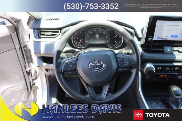 2025 Toyota RAV4 XLE - Photo 16