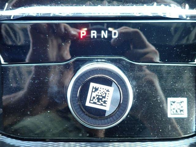 New 2026 Diamond Black Crystal Pearl-Coat Exterior Paint Jeep Laredo image 19