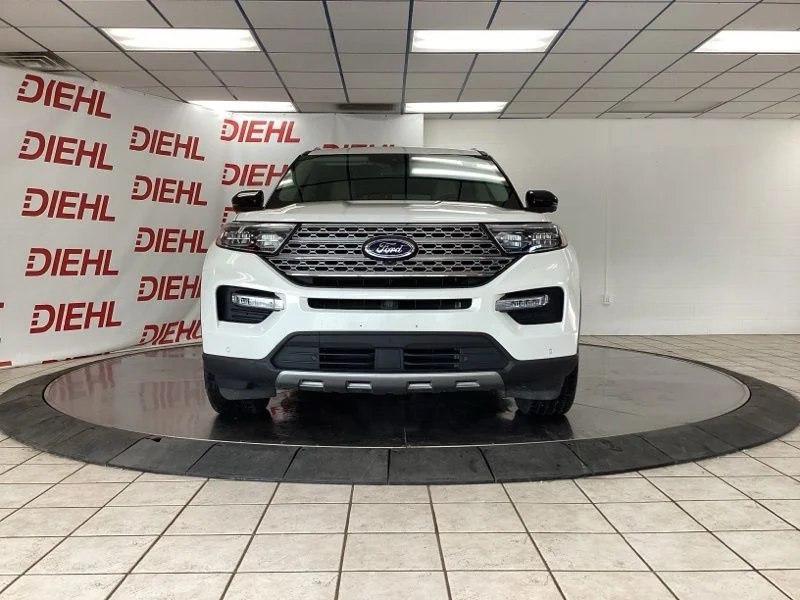 Used 2020 White Ford Limited image 2