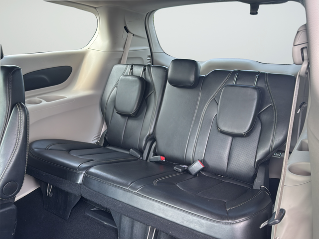 Used 2024 Silver Chrysler Touring L image 29