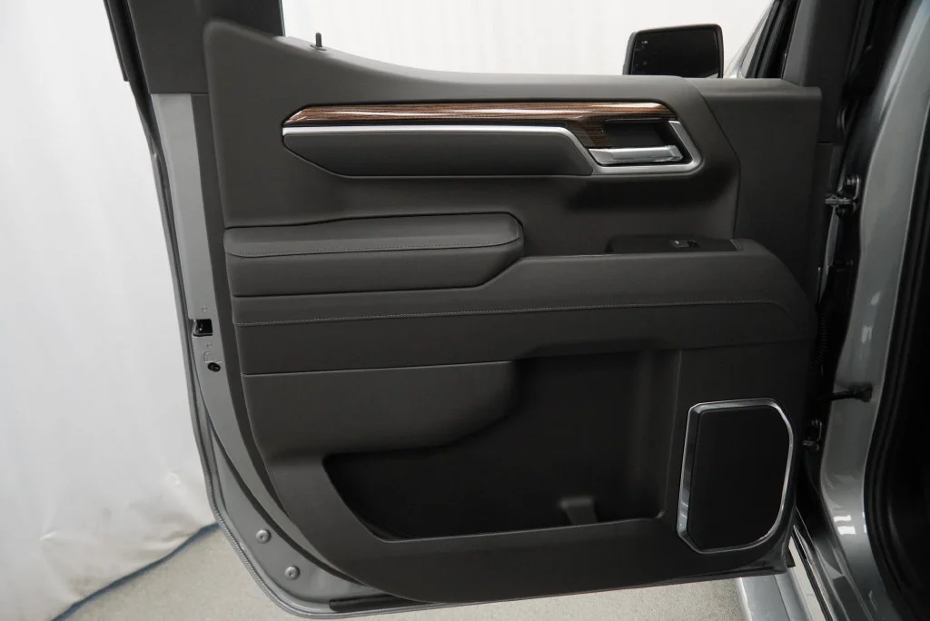 New 2026 Sterling Gray Metallic Chevrolet LT image 32