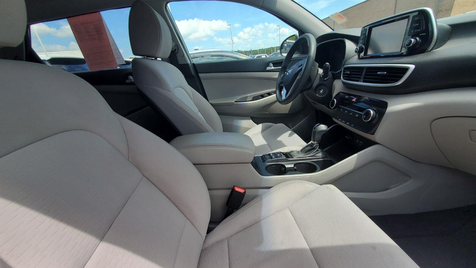 Used 2020 Stellar Silver Hyundai SE image 4