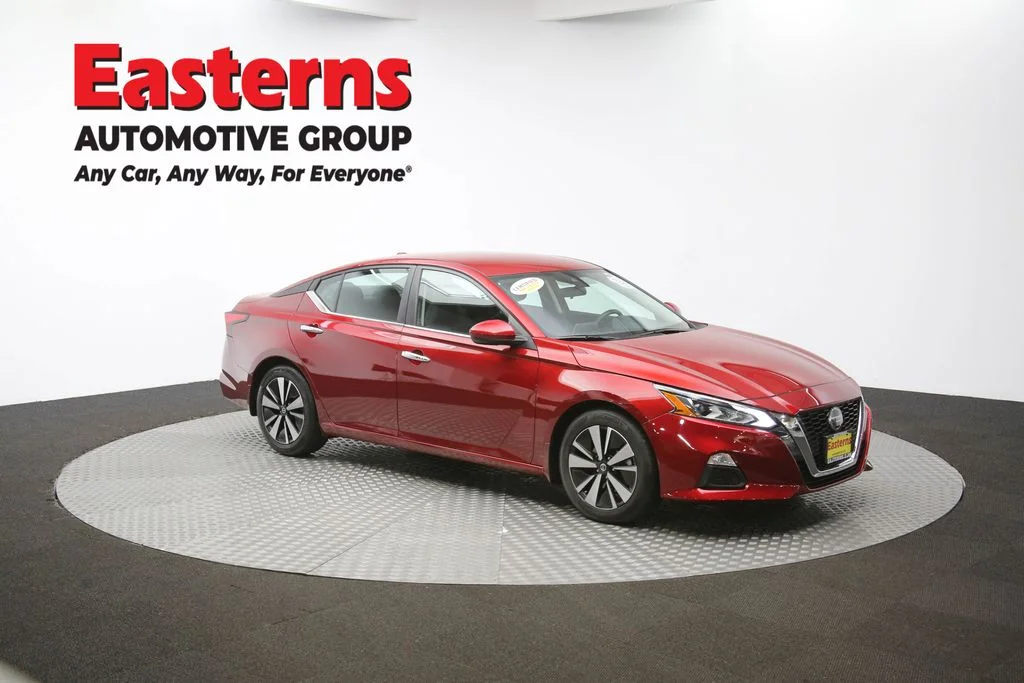 Used 2022 Red Nissan 2.5 SV image 45