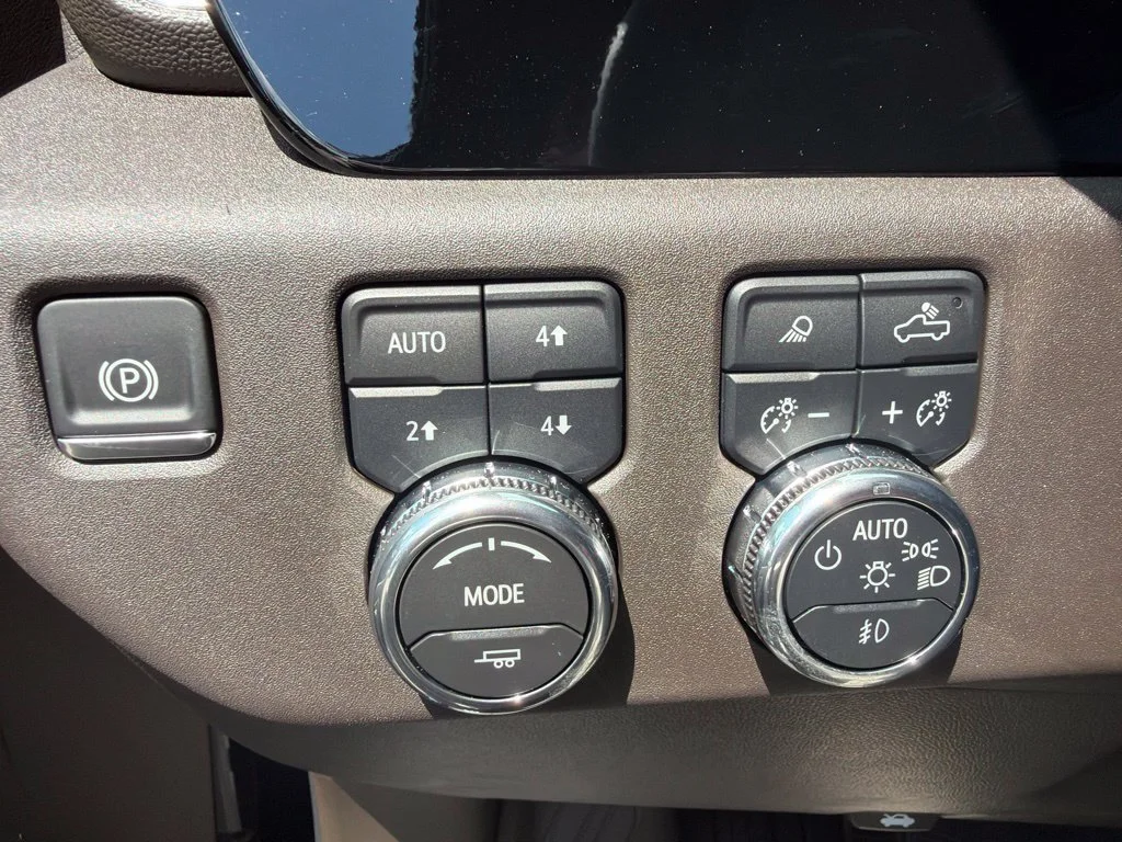 New 2026 Onyx Black GMC SLT image 13