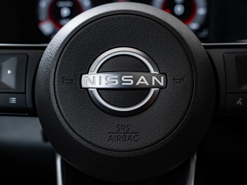 Used 2023 Obsidian Green Pearl Nissan Platinum image 32