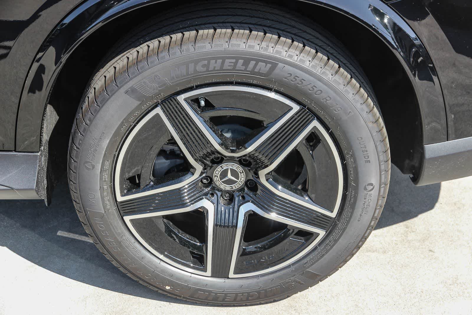 New 2026 Black Mercedes-Benz GLC 300 image 11