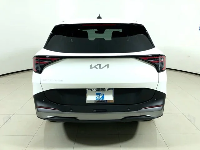 New 2026 SNOW WHITE PEARL Kia LX image 17
