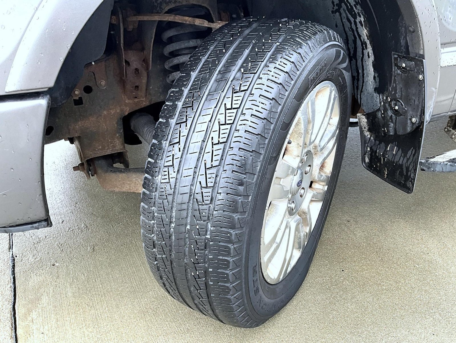 Used 2011 Gray Ford Platinum image 25
