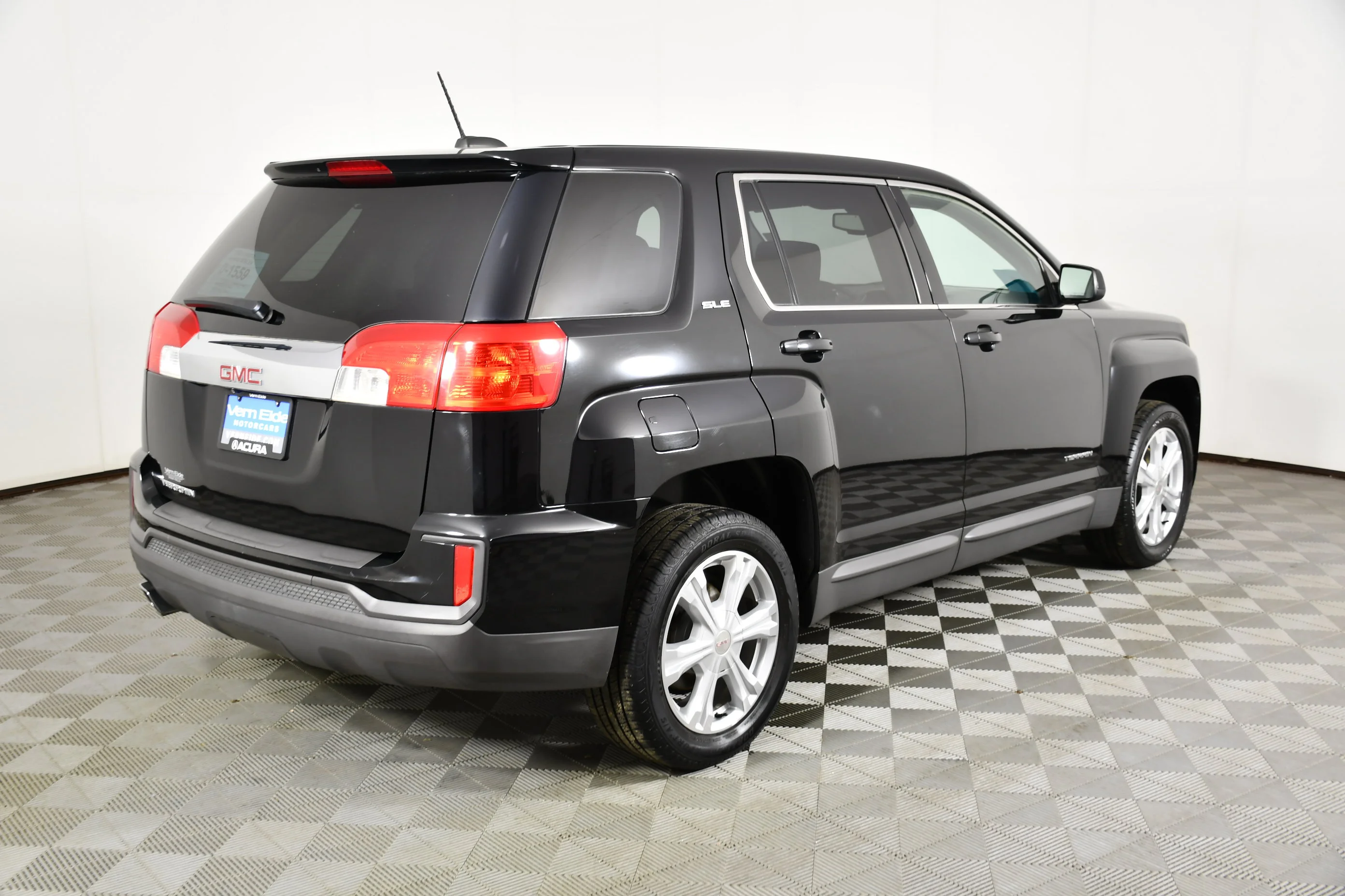 Used 2017 Onyx Black GMC SLE image 6