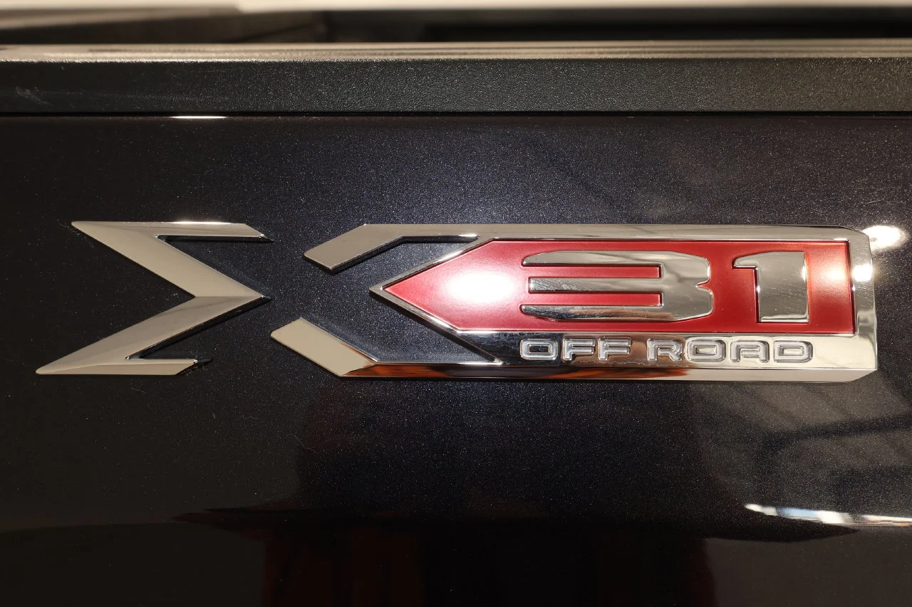 2023 GMC Sierra 1500 SLT - Photo 37