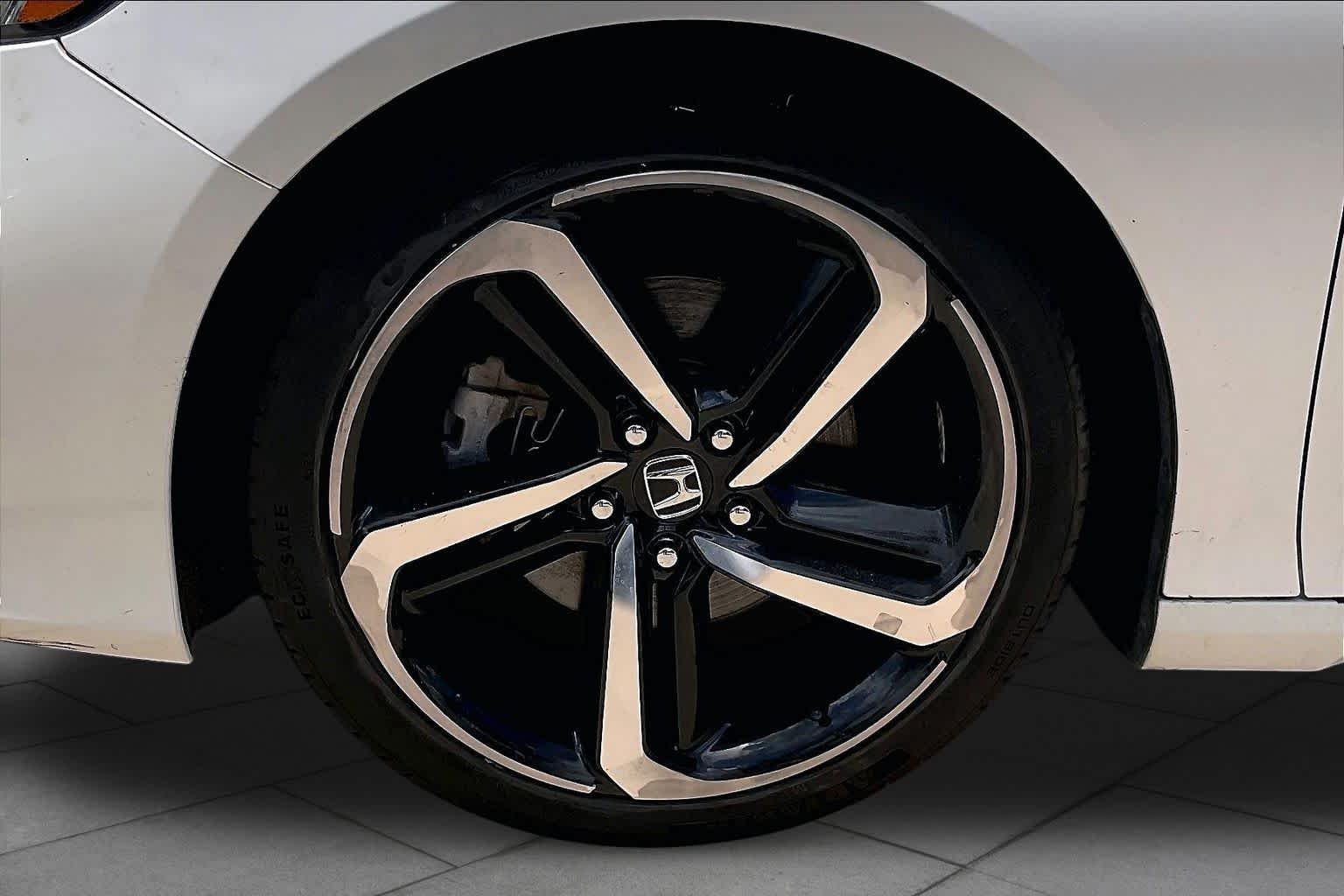 Used 2022 Platinum White Pearl Honda Sport image 11