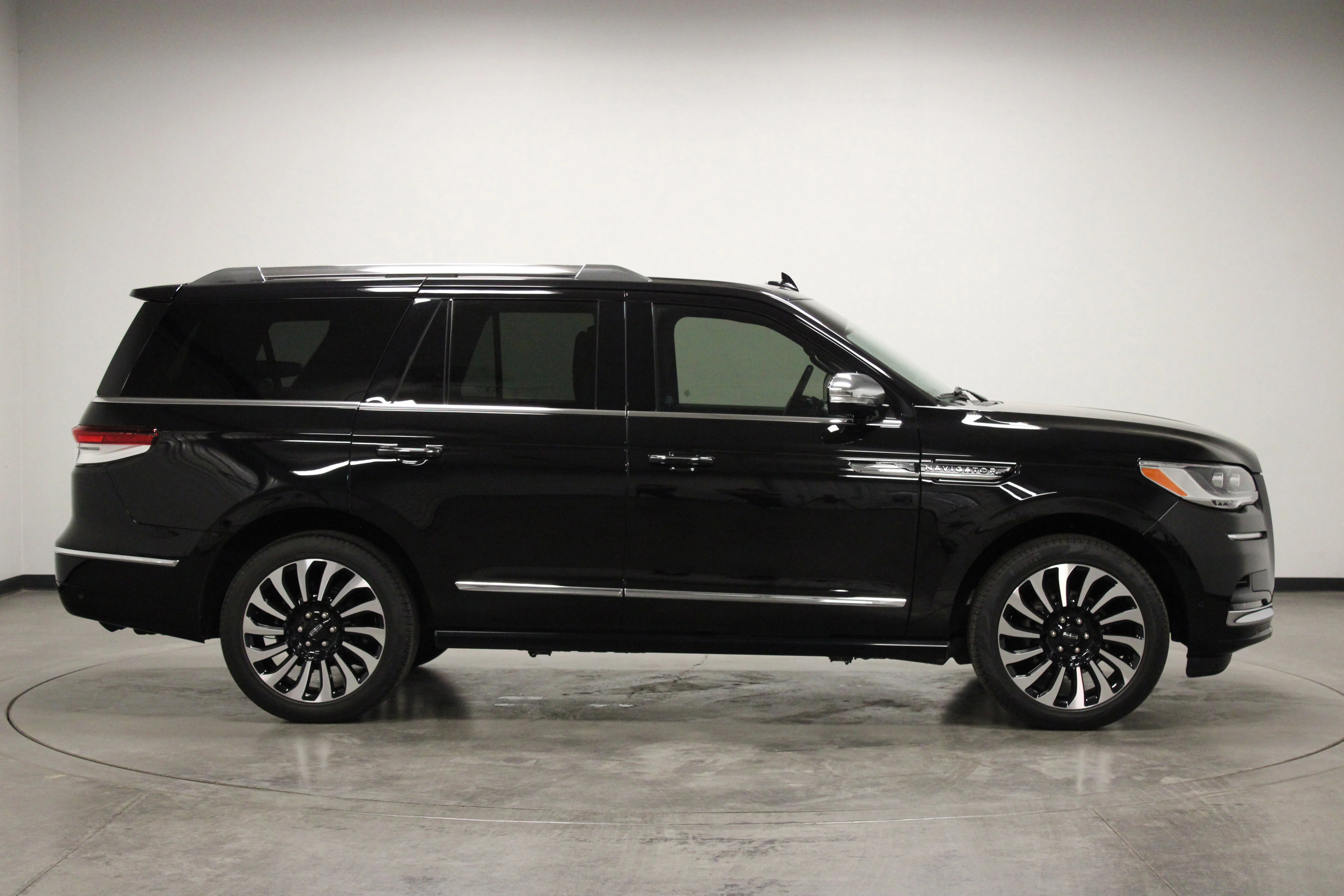 Used 2023 Infinite Black Metallic Clearcoat Lincoln Black Label image 9