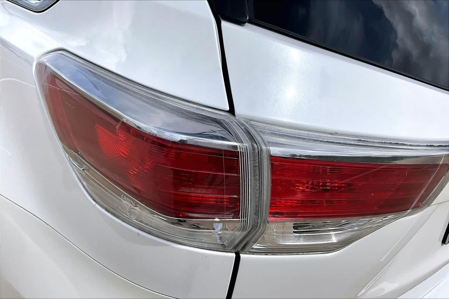Used 2015 Blizzard Pearl Toyota XLE image 28