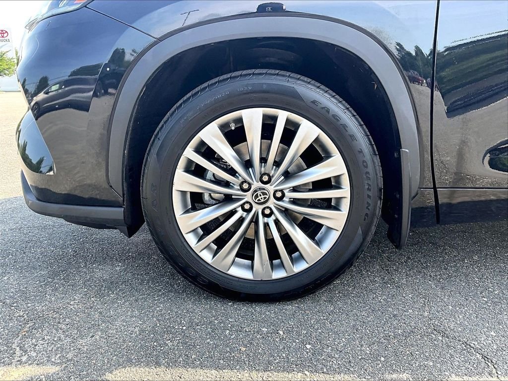 Used 2022 Black Toyota Platinum image 7