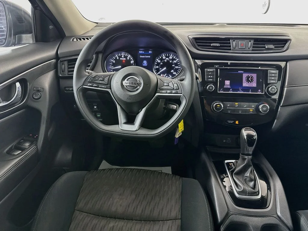Used 2018 Blue Nissan S image 26
