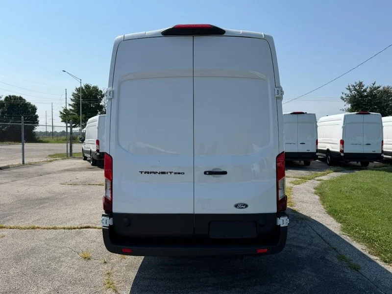 New 2026 Oxford White Ford T-250 148" EL Hi Rf 9150 GVWR RWD image 4