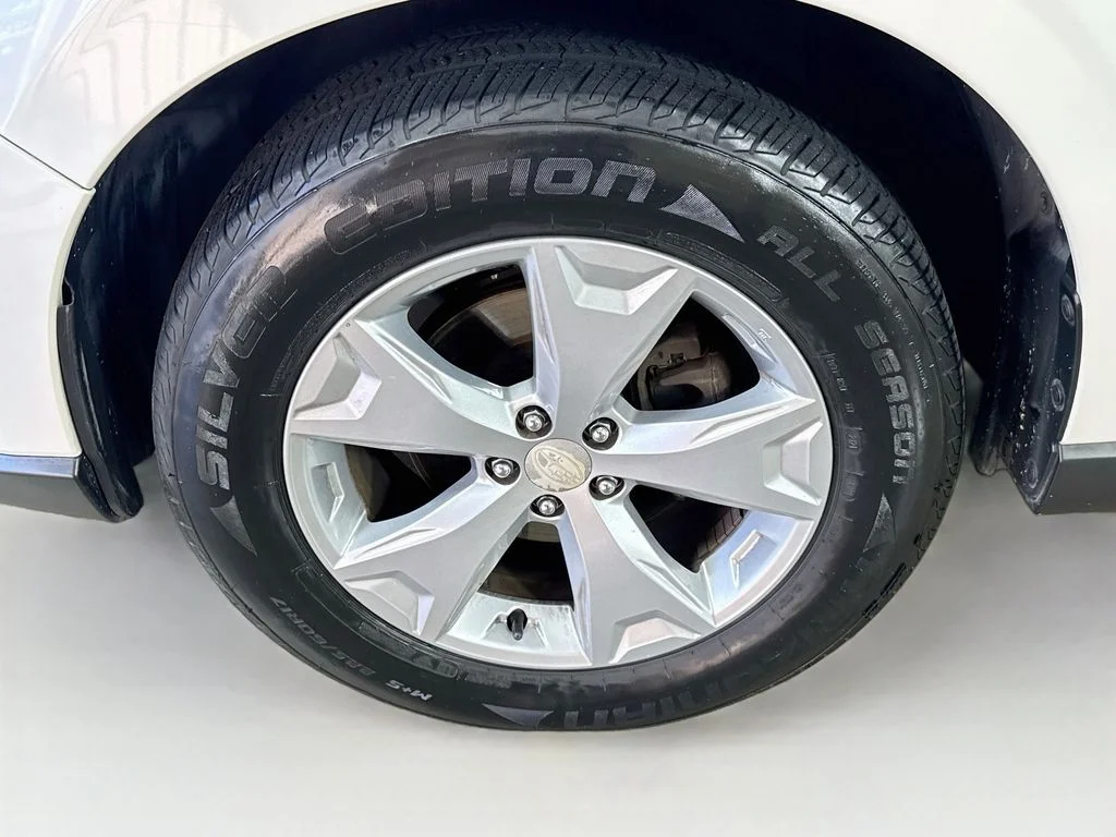 Used 2015 White Subaru 2.5i Premium image 38
