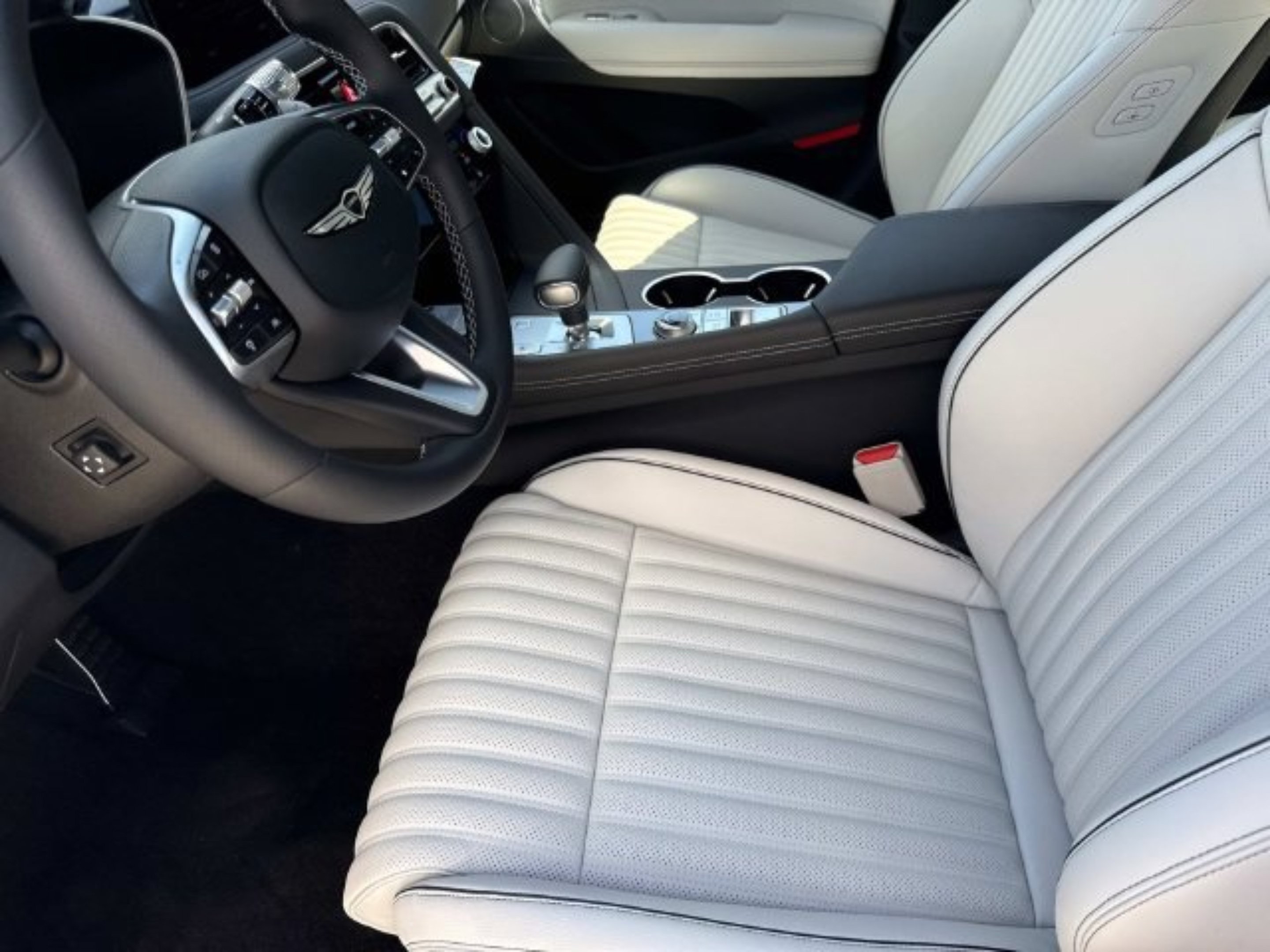 New 2027 Uyuni White Genesis 2.5T Sport Prestige image 15