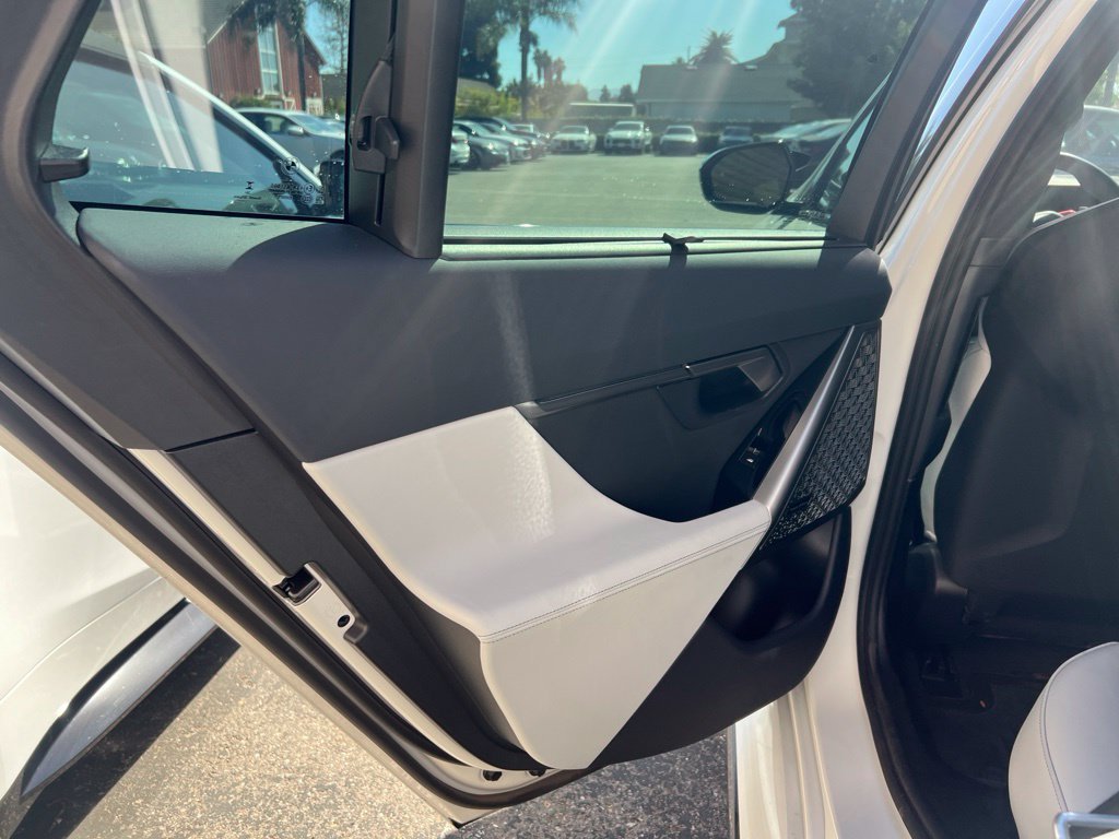 Used 2025 Alpine White BMW Base image 14