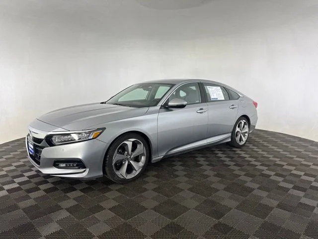 Used 2018  Honda Touring image 4
