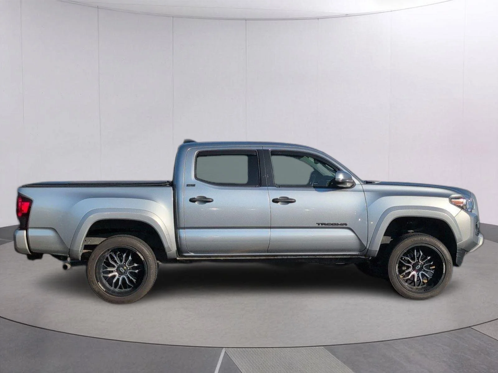 Used 2022 Celestial Silver Metallic Toyota SR5 V6 image 9