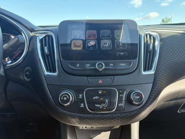 Used 2018 Chevrolet Malibu 1LT with VIN 1G1ZD5ST2JF292144 for sale in Canandaigua, NY