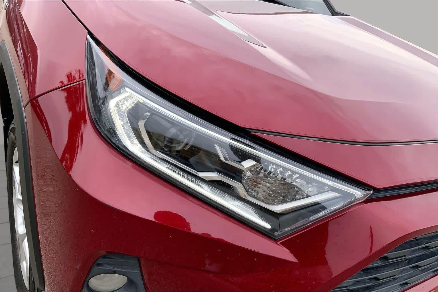 Used 2021 Ruby Flare Pearl Toyota Hybrid XLE image 28