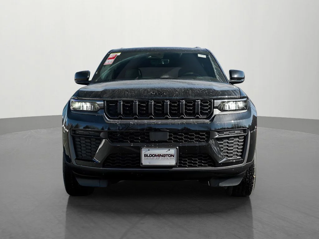 New 2026 Diamond Black Crystal Pearlcoat Jeep Altitude image 2