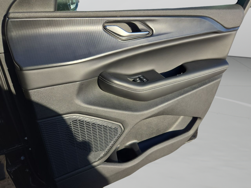 New 2025 Diamond Black Crystal Pearl-Coat Exterior Paint Jeep Laredo X image 31
