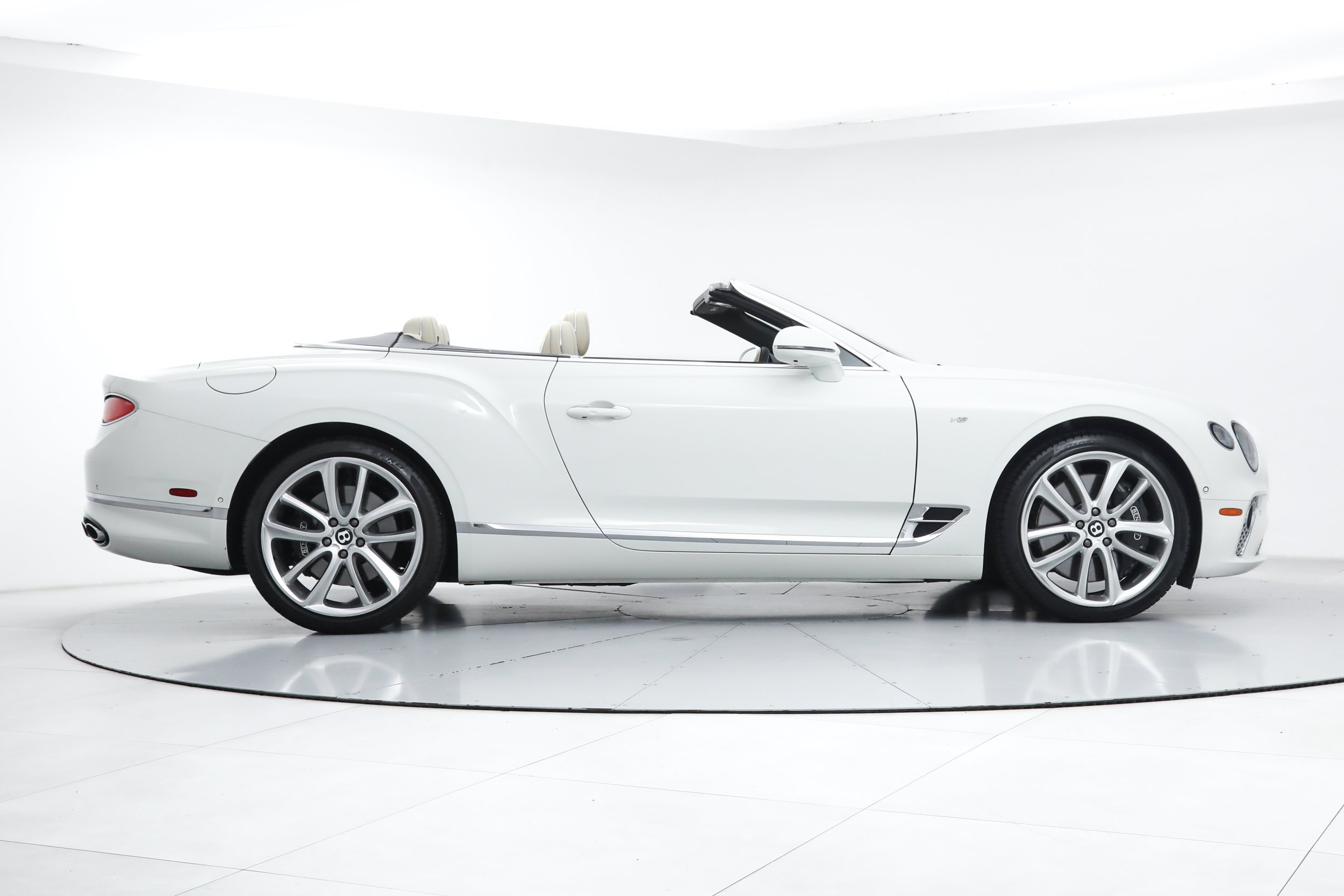 Used 2022 White Bentley GT V8 Convertible image 7