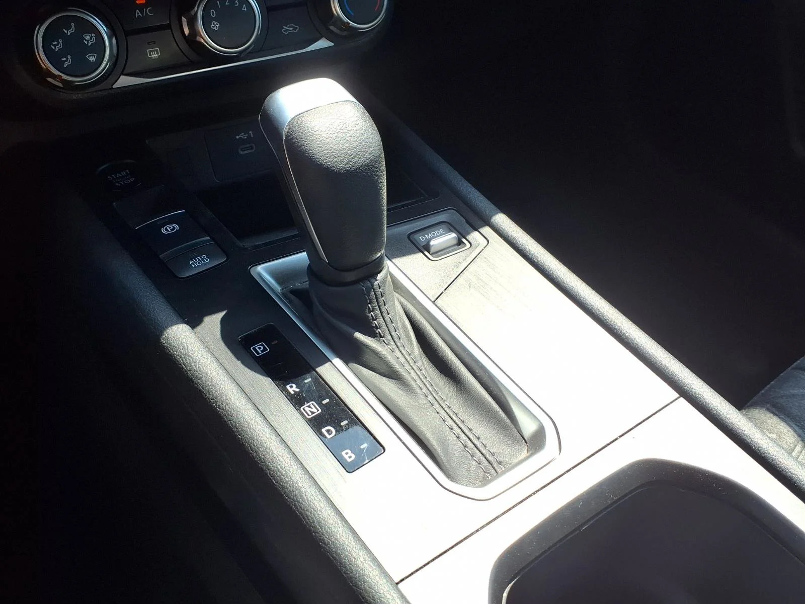 Used 2025 Super Black Nissan SV image 14