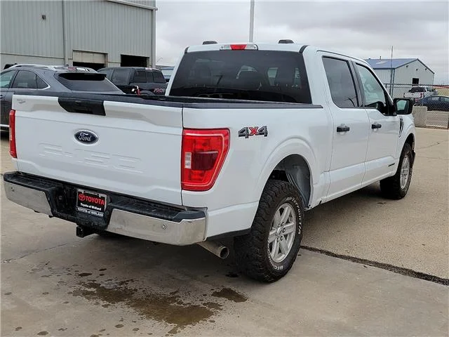 Used 2023 Oxford White Ford XLT 4x4 SuperCrew Cab 5.5 ft. box 145 in. WB image 5