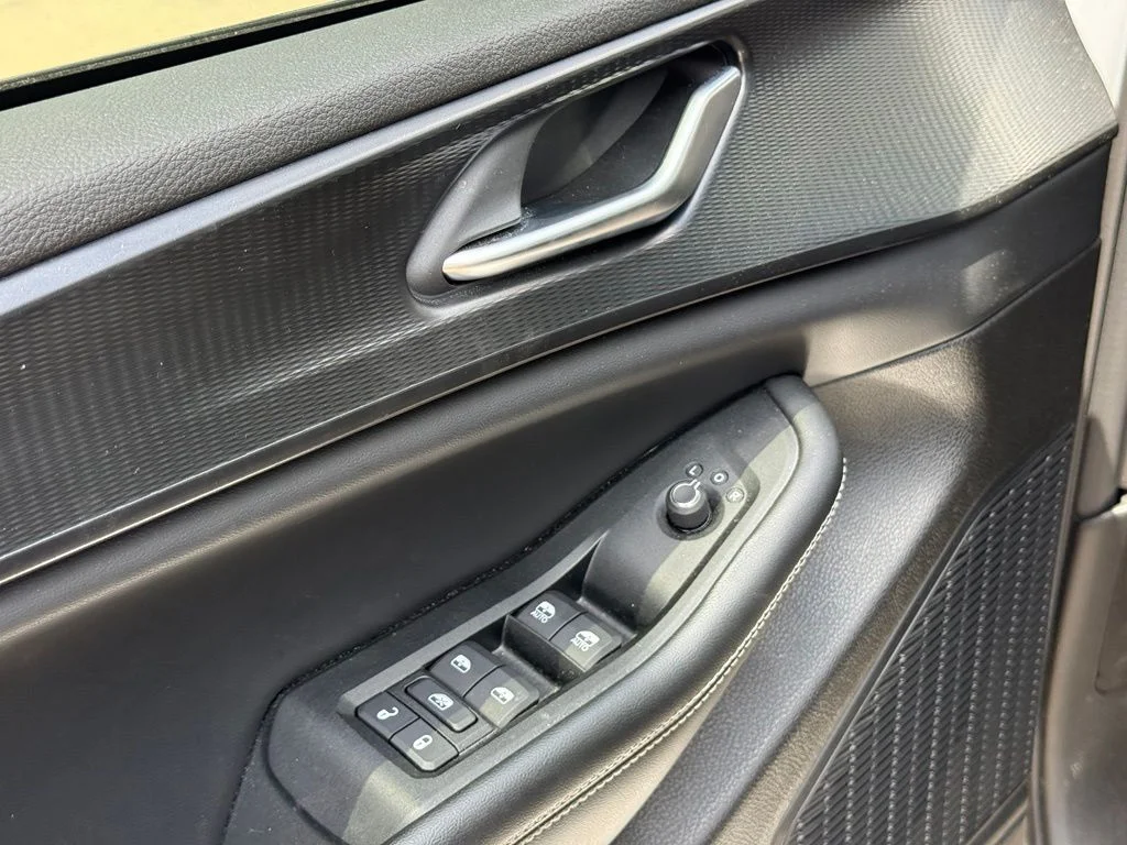Used 2023 Silver Jeep Altitude X image 11