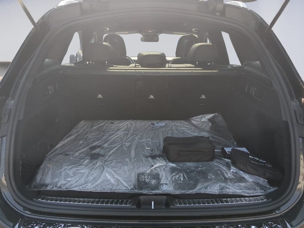 Used 2025 Graphite Gray Metallic Mercedes-Benz GLC 350e image 20