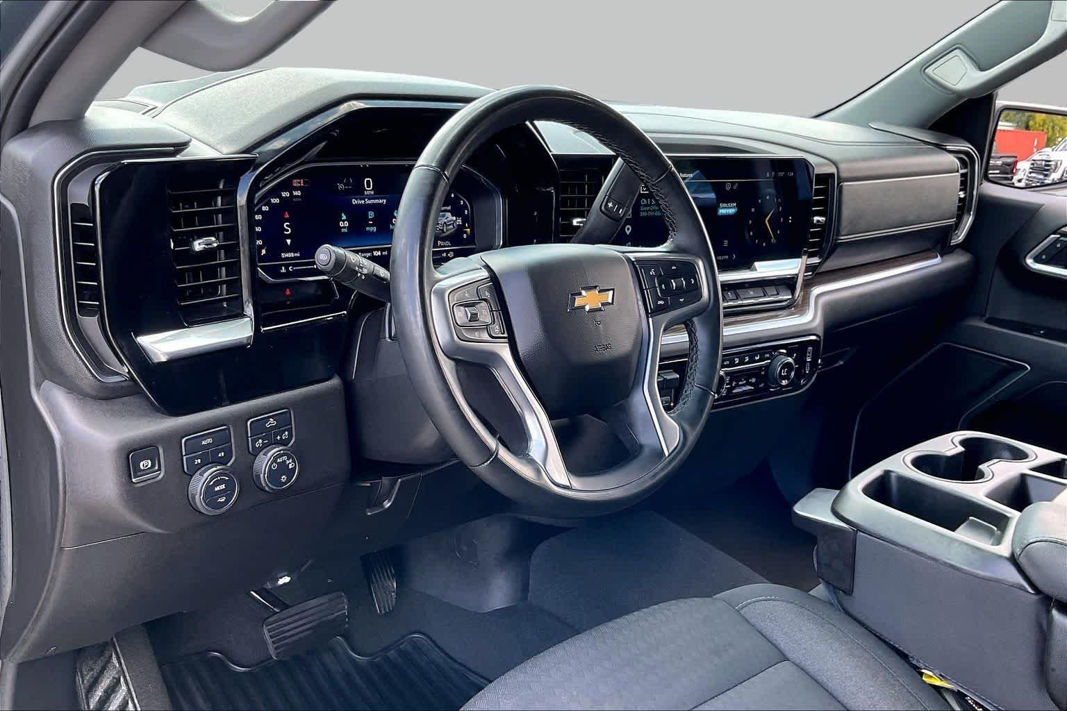 Used 2025 Cypress Gray Chevrolet LT image 16