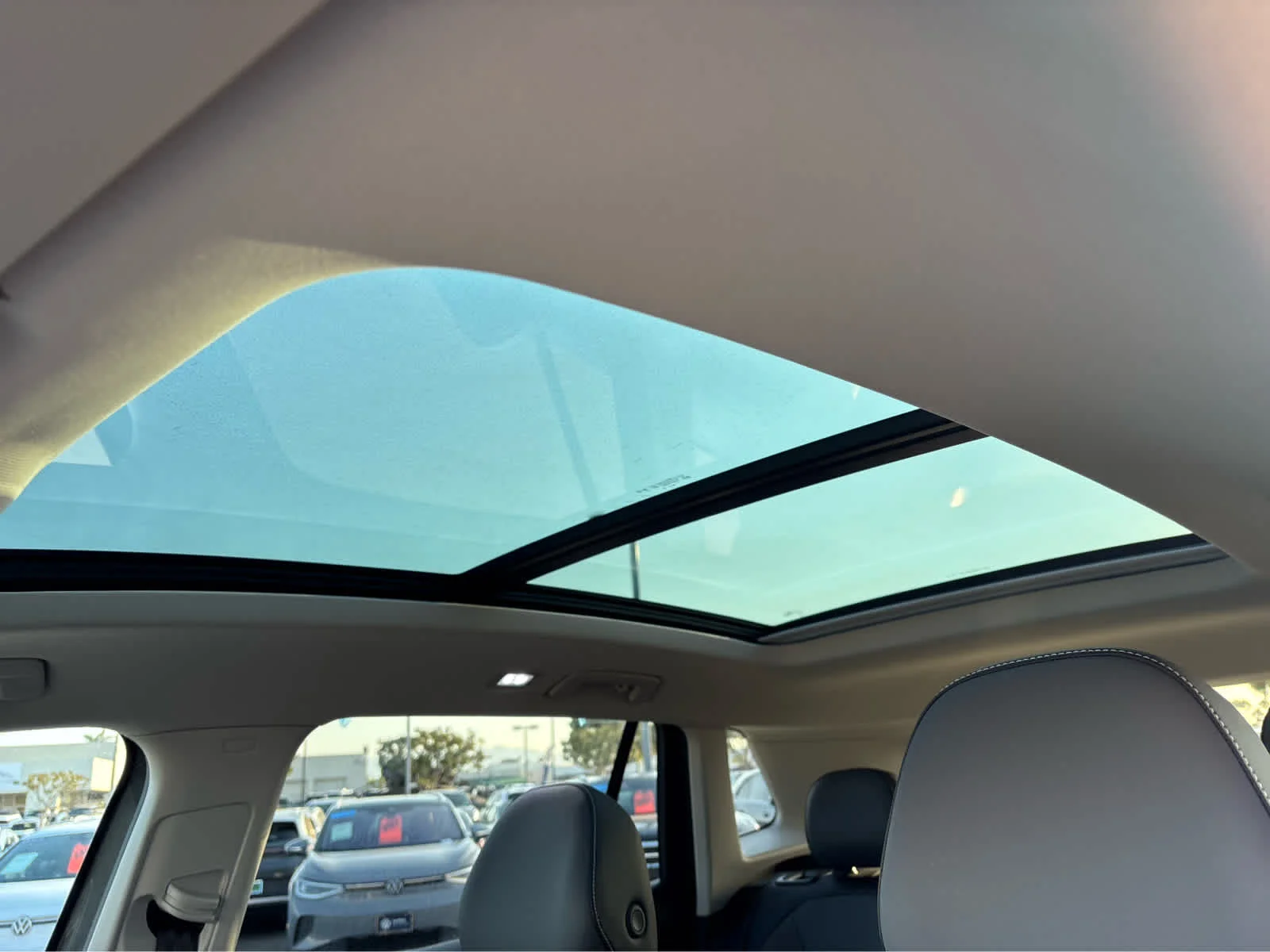 New 2026 PLATINUM GRAY Volkswagen SE image 7
