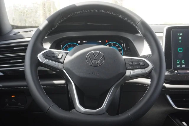 New 2026 Pure Gray Volkswagen 2.0T SE w/Technology image 28