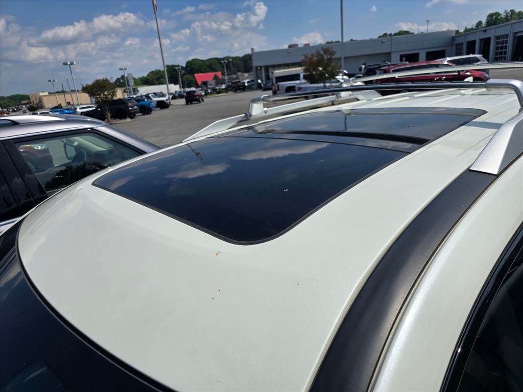 Used 2022 White Nissan Platinum image 16