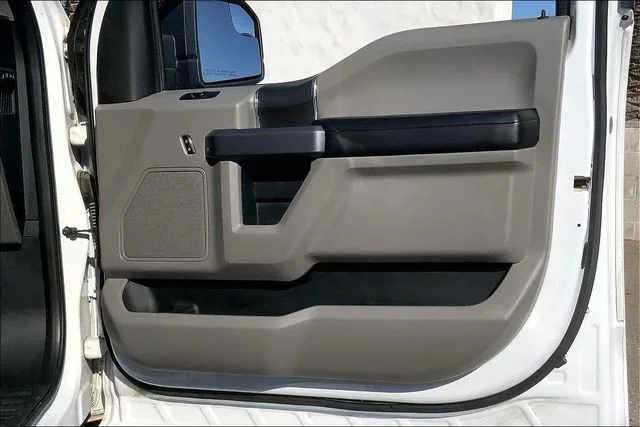 Used 2015 Oxford White Ford XLT image 22