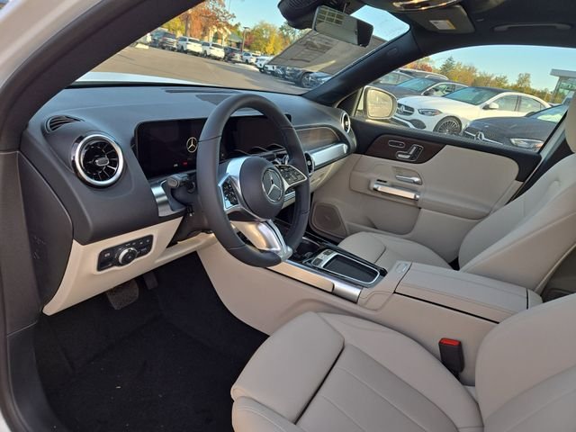 New 2026 Polar White Mercedes-Benz GLB250 image 24