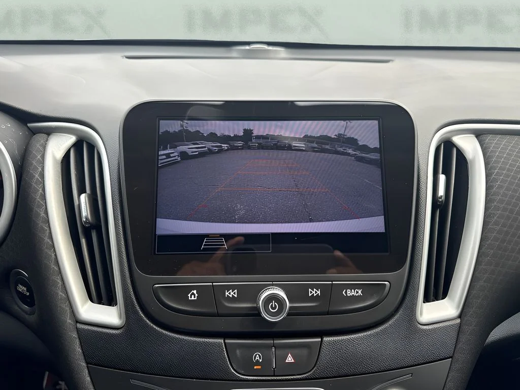 Used 2022 White Chevrolet LT image 9