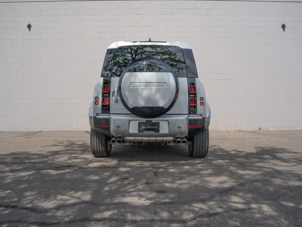 Used 2024  Land Rover SE image 6