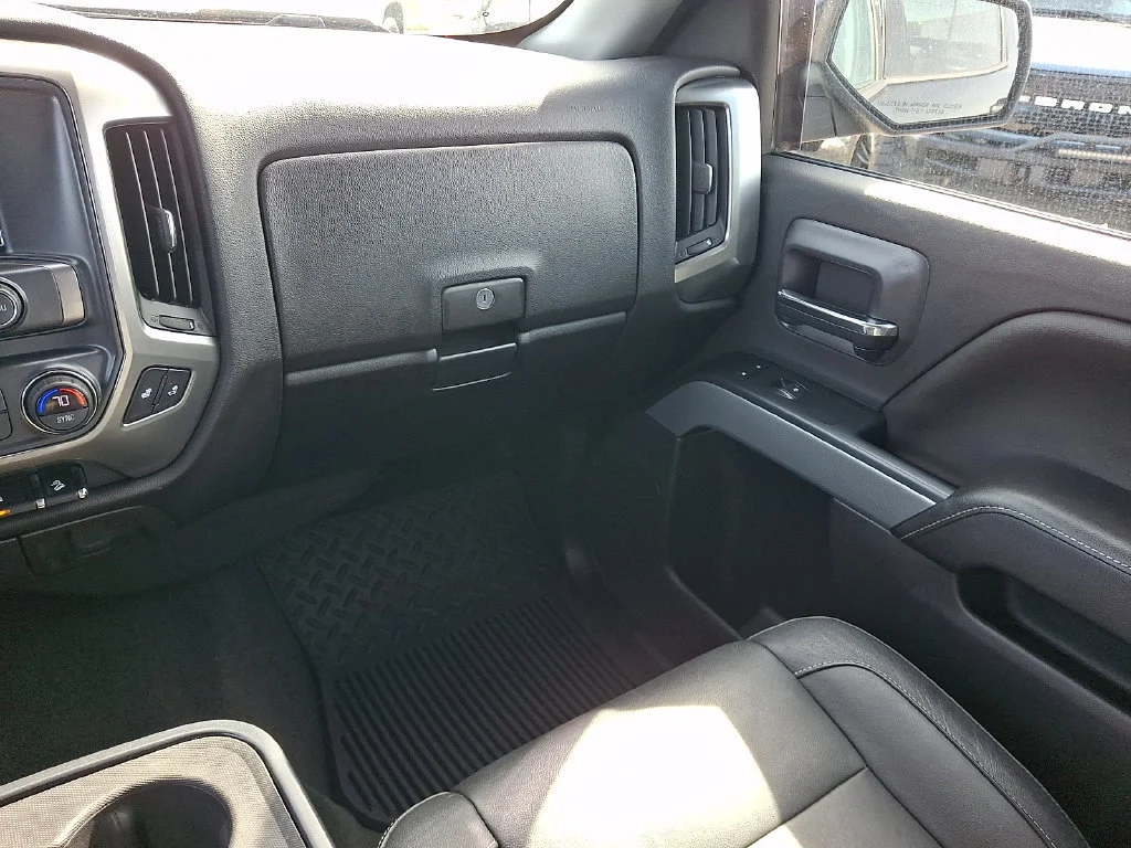 Used 2018 BLACK Chevrolet LT image 17