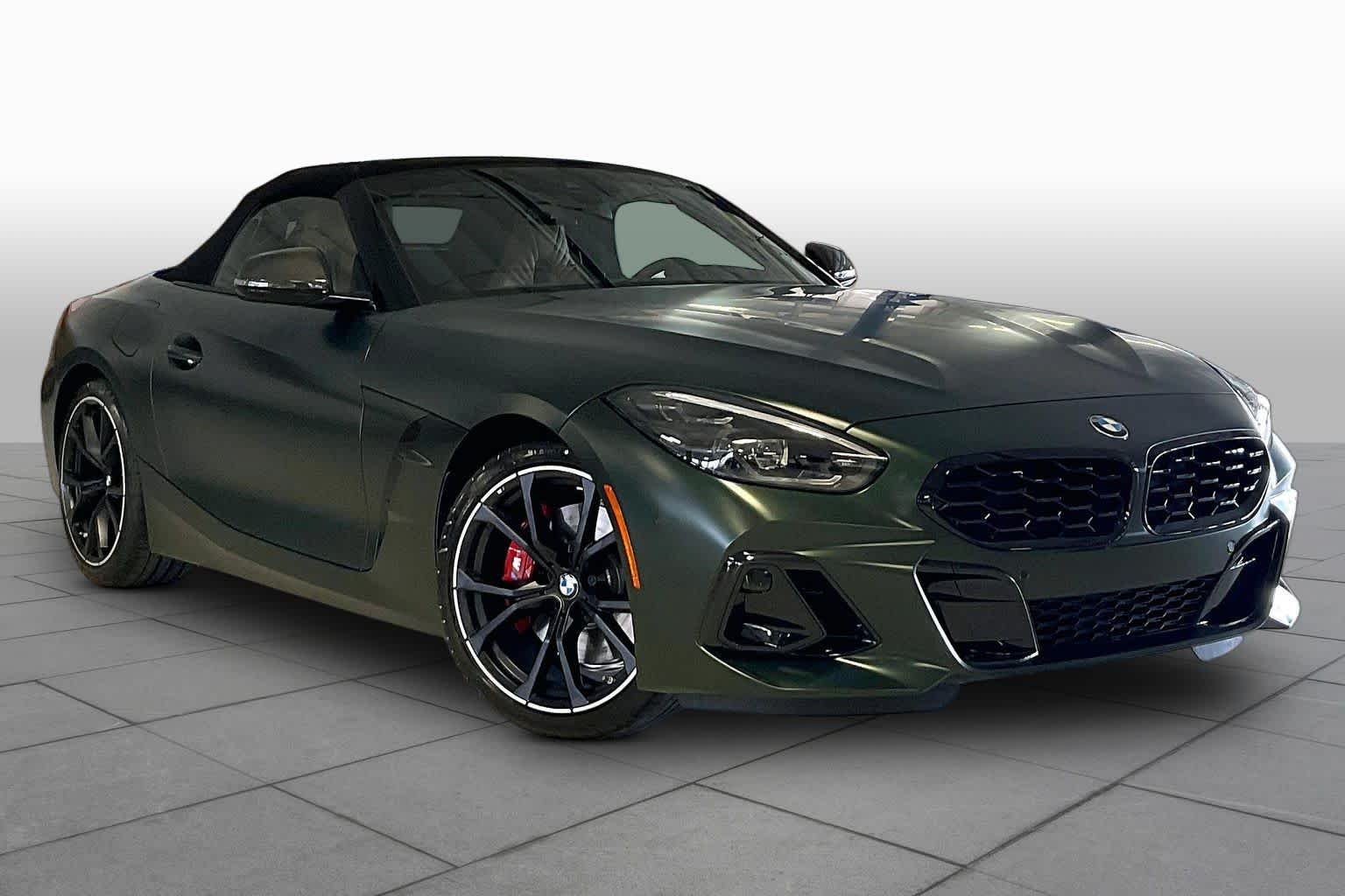 New 2026 Frozen Deep Green Metallic BMW M40i image 2