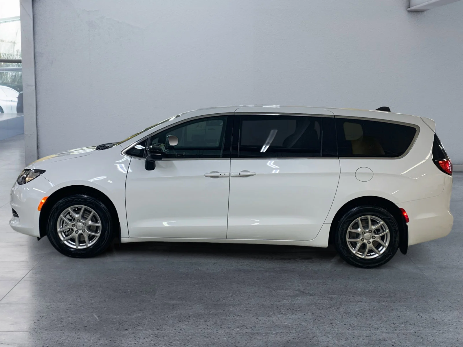 New 2027 Bright White Chrysler SXT image 2