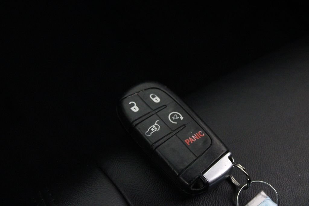Used 2019 Silver Jeep Limited image 29